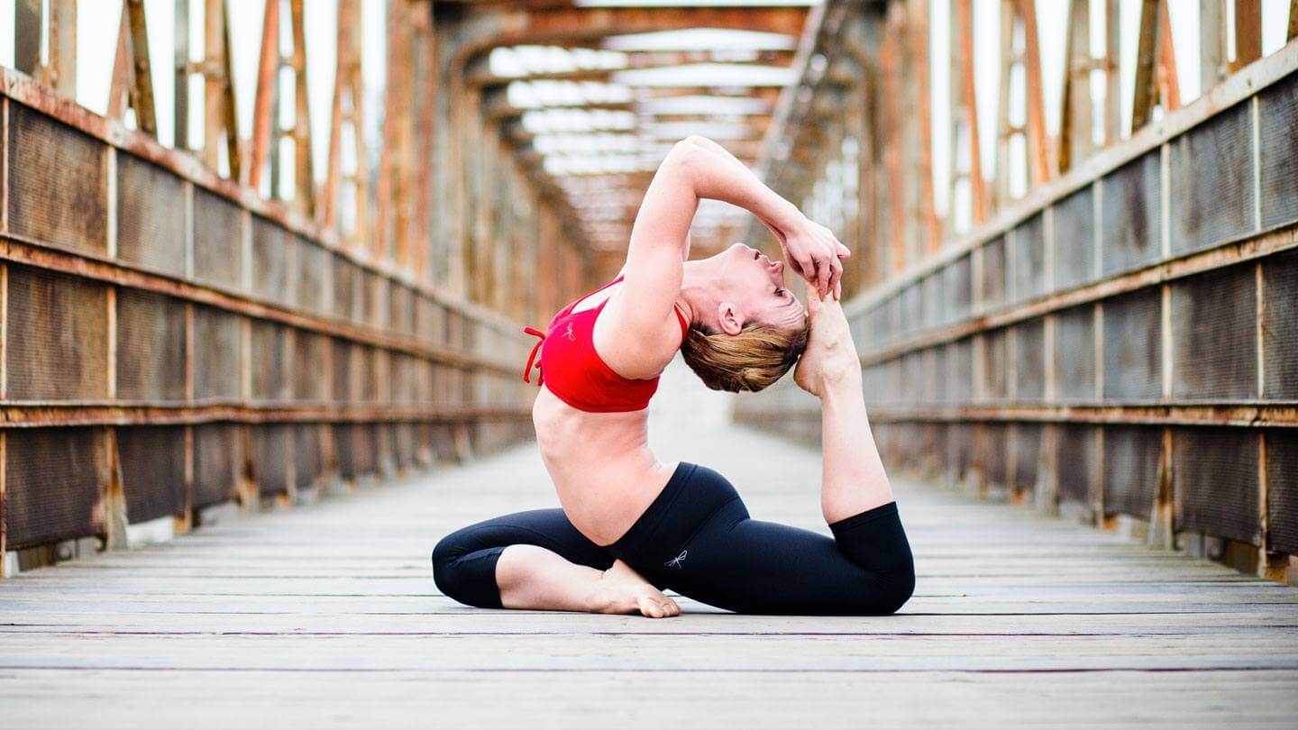 Bikram Hot Yoga Clothing - What to wear to hot yoga? Oblečení na Bikram Hot Jógu. Bikram Hot Yoga Kleidung. Vêtements Yoga Bikram Hot - Yoga Chaud.