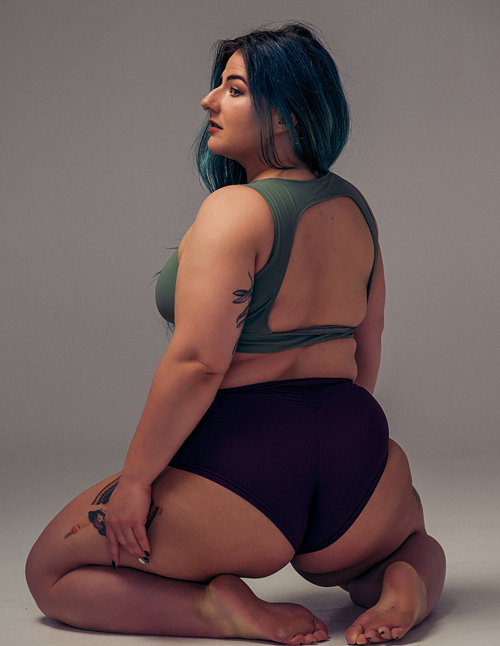 Lola | plum | 2026-09-30 | 15