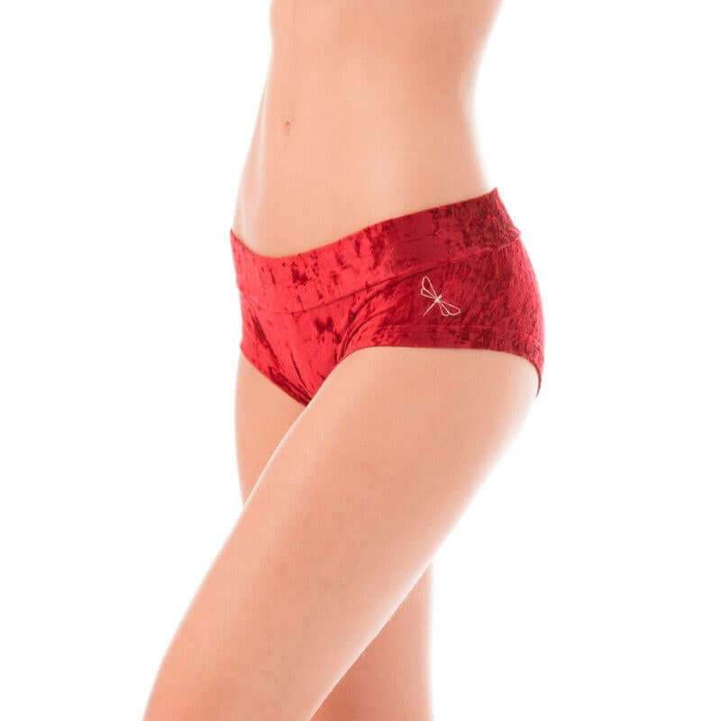 Sametové pole šortky - Hot pants v červené barvě, perfektní pro trénink a pohodlné nošení.